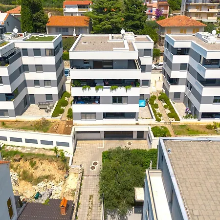 Stunning Kasuni In سبليت