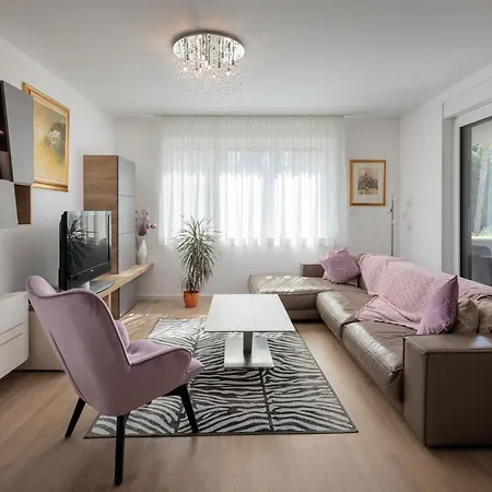 Stunning Kasuni In * سبليت