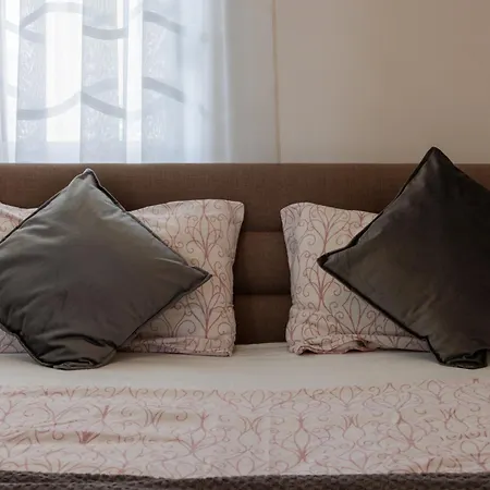 Stunning Kasuni In سبليت