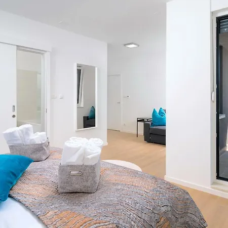 Stunning Kasuni In سبليت