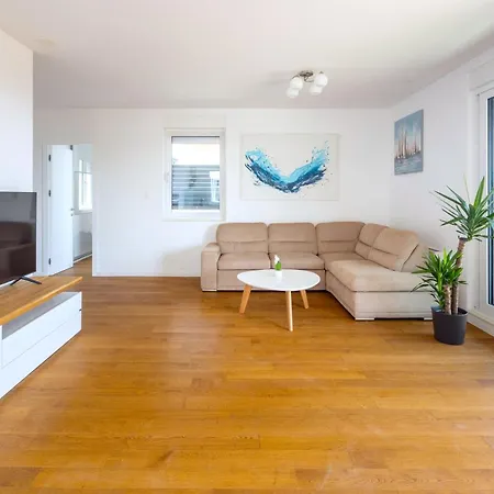 Stunning Kasuni In Apartment