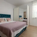 Stunning Kasuni In Apartmán Split
